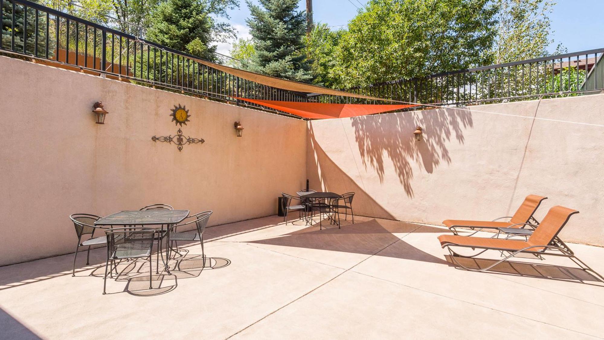 Magnuson Grand Pikes Peak Hotel Manitou Springs Exterior photo