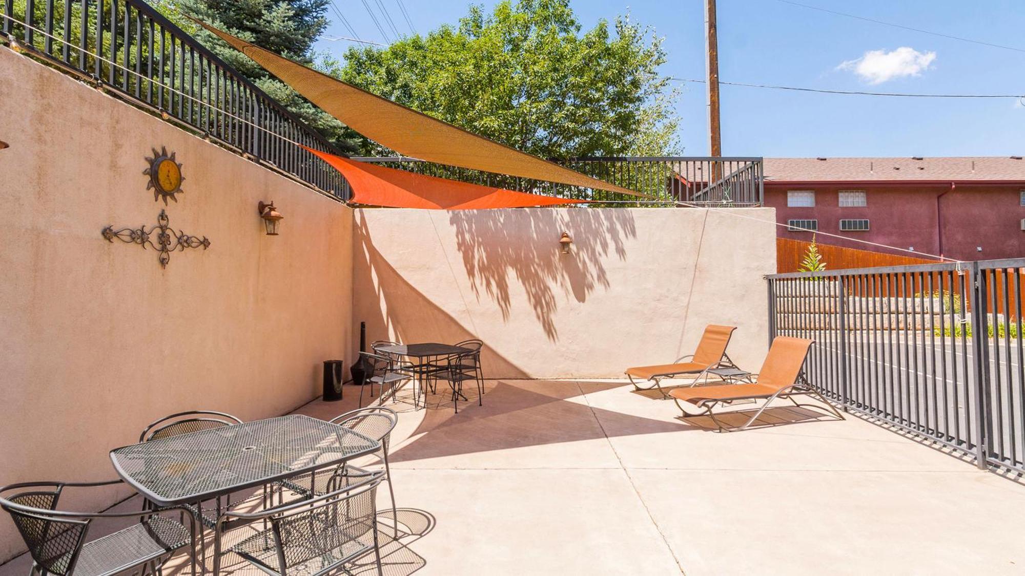 Magnuson Grand Pikes Peak Hotel Manitou Springs Exterior photo